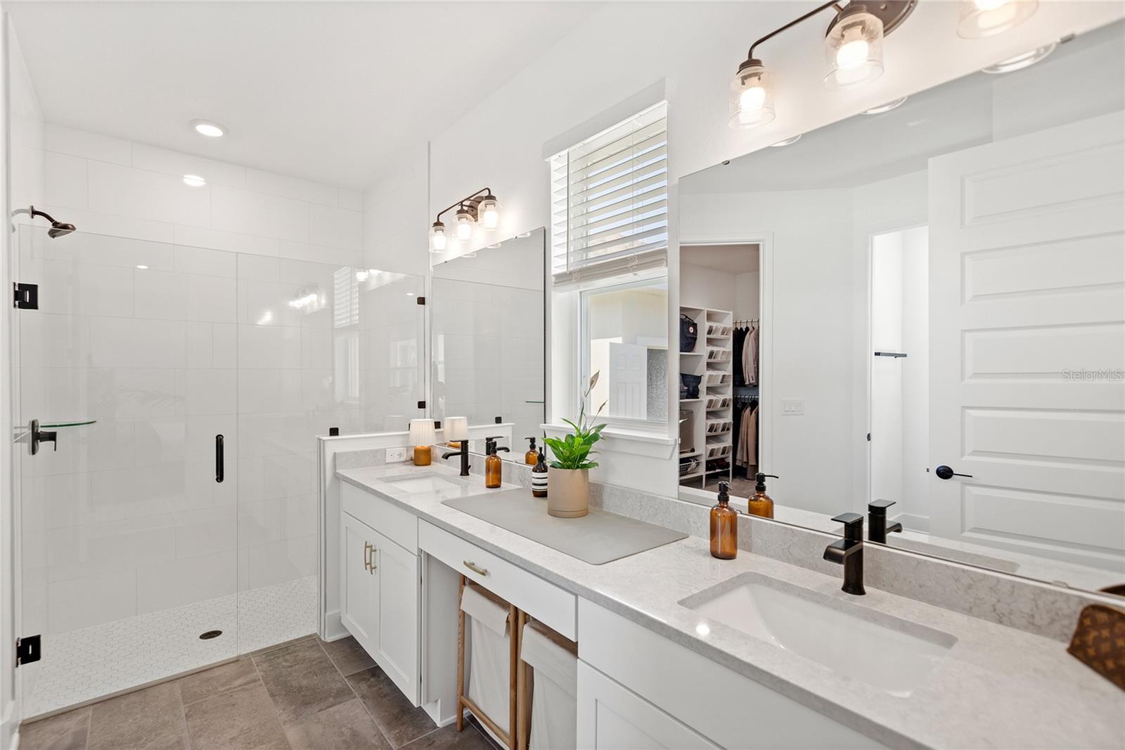 Listing photo id 8 for 15444 Lebeau Loop