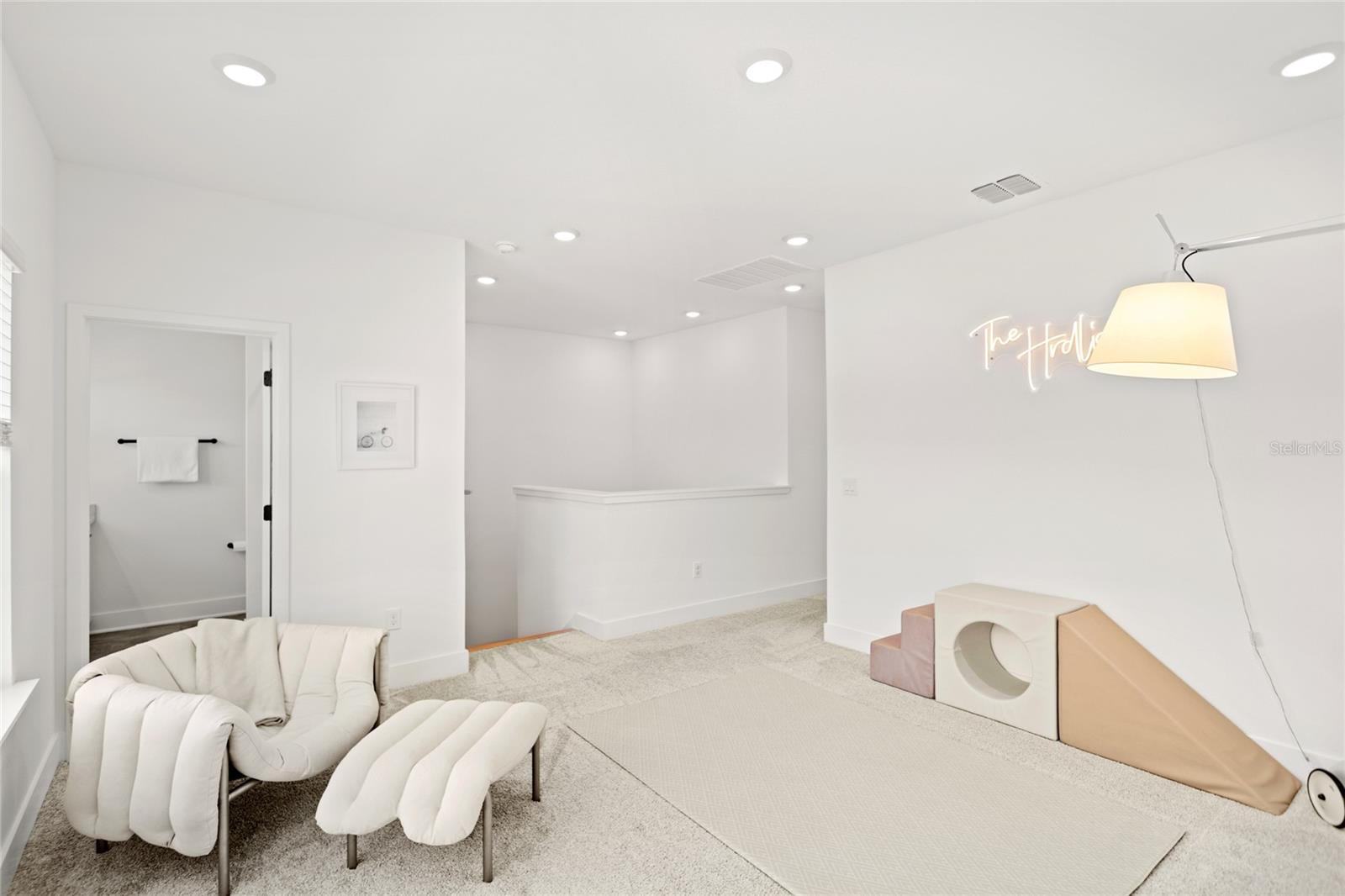 Listing photo id 11 for 15444 Lebeau Loop