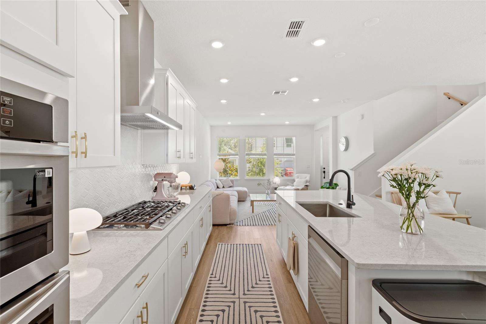 Listing photo id 3 for 15444 Lebeau Loop