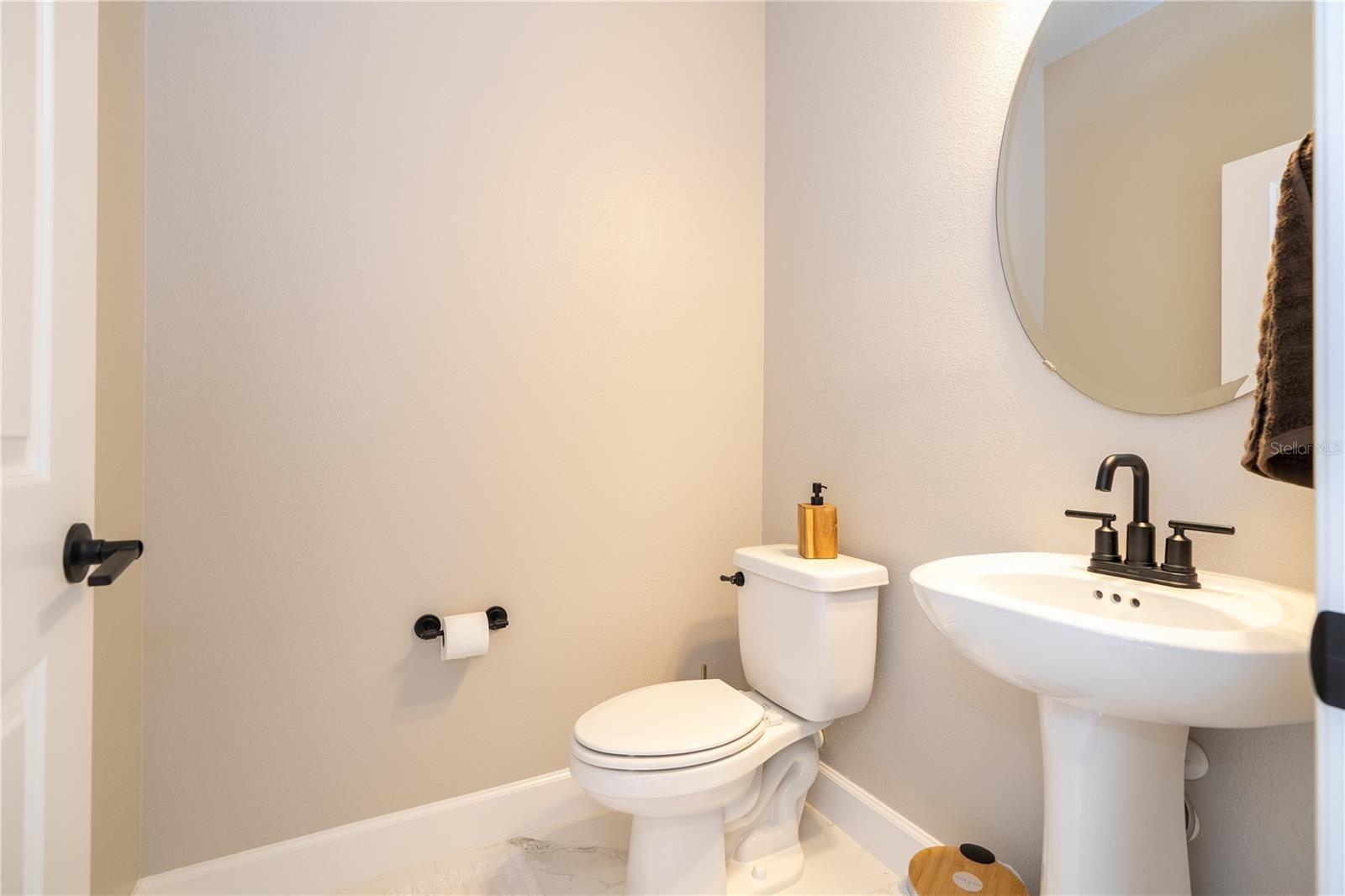 Image 77 of 91 For 5090 Shady Pines Drive