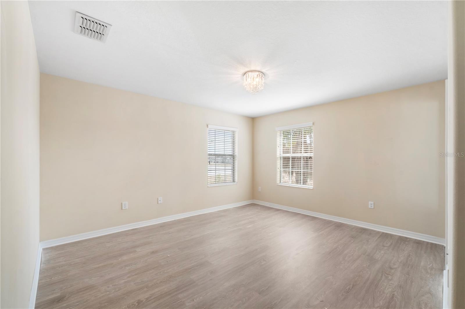 Image 12 of 18 For 12813 Gracehill Lane