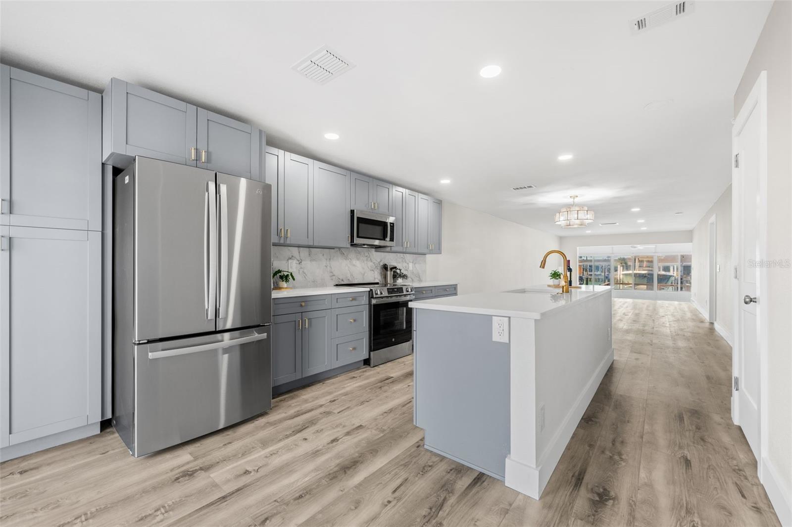 Listing photo id 8 for 651 Boca Ciega Point Boulevard S