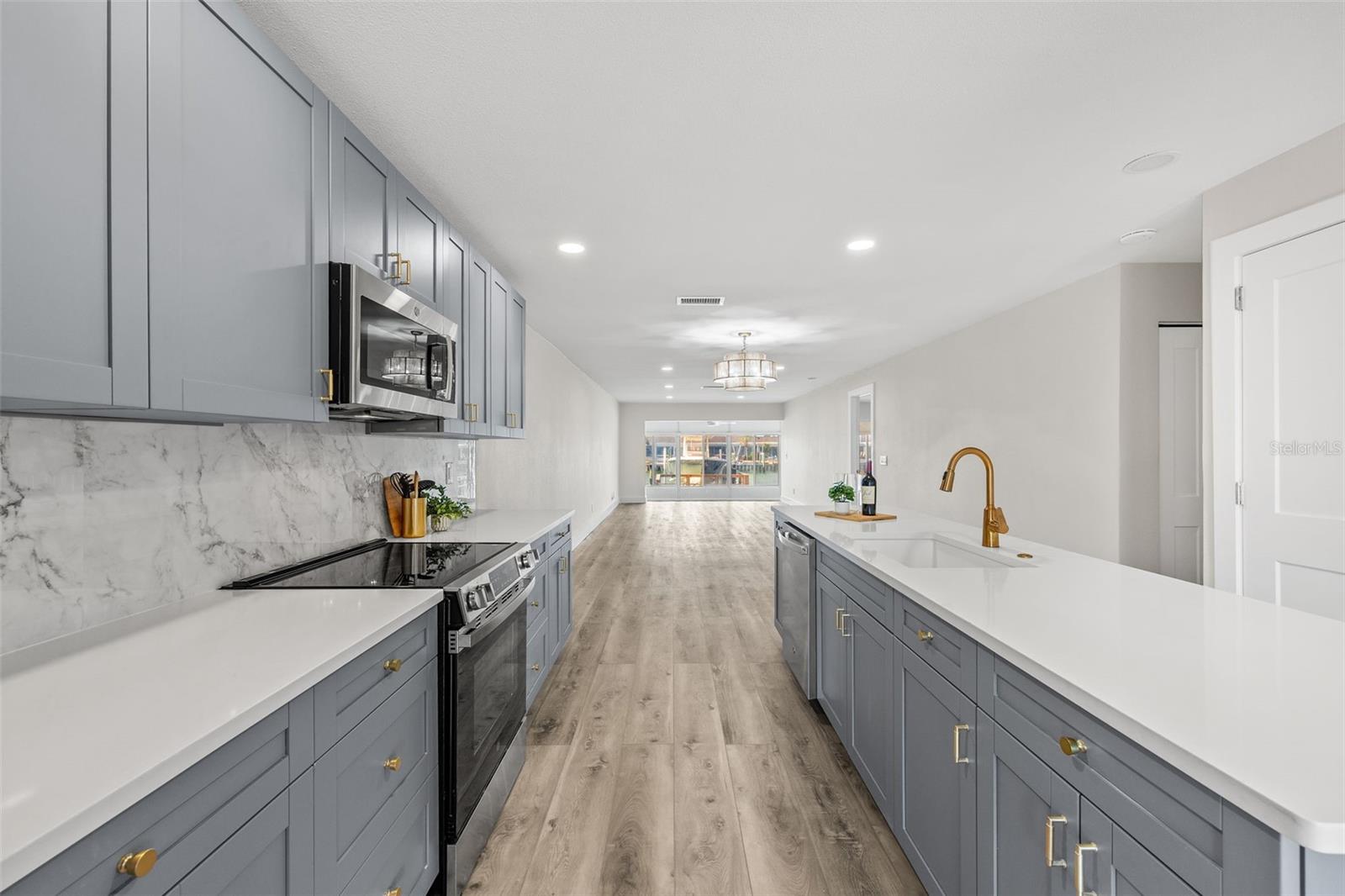 Listing photo id 9 for 651 Boca Ciega Point Boulevard S