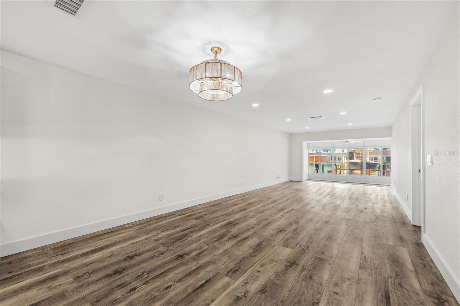 Listing photo id 13 for 651 Boca Ciega Point Boulevard S