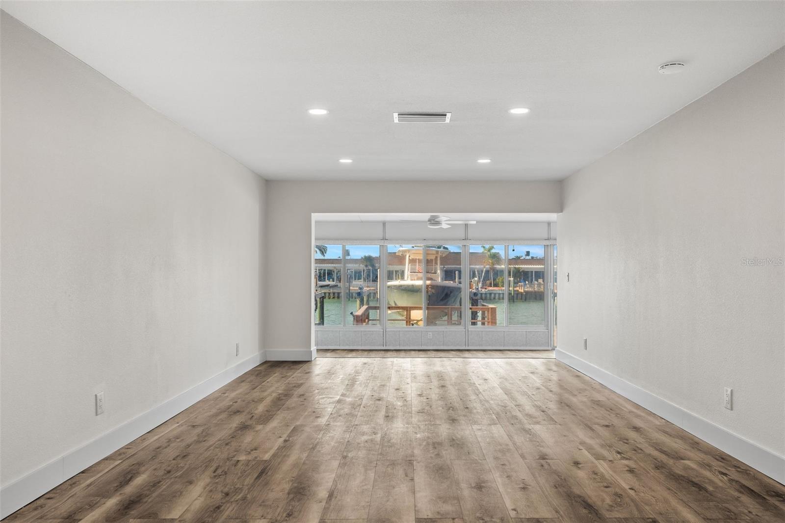 Listing photo id 15 for 651 Boca Ciega Point Boulevard S