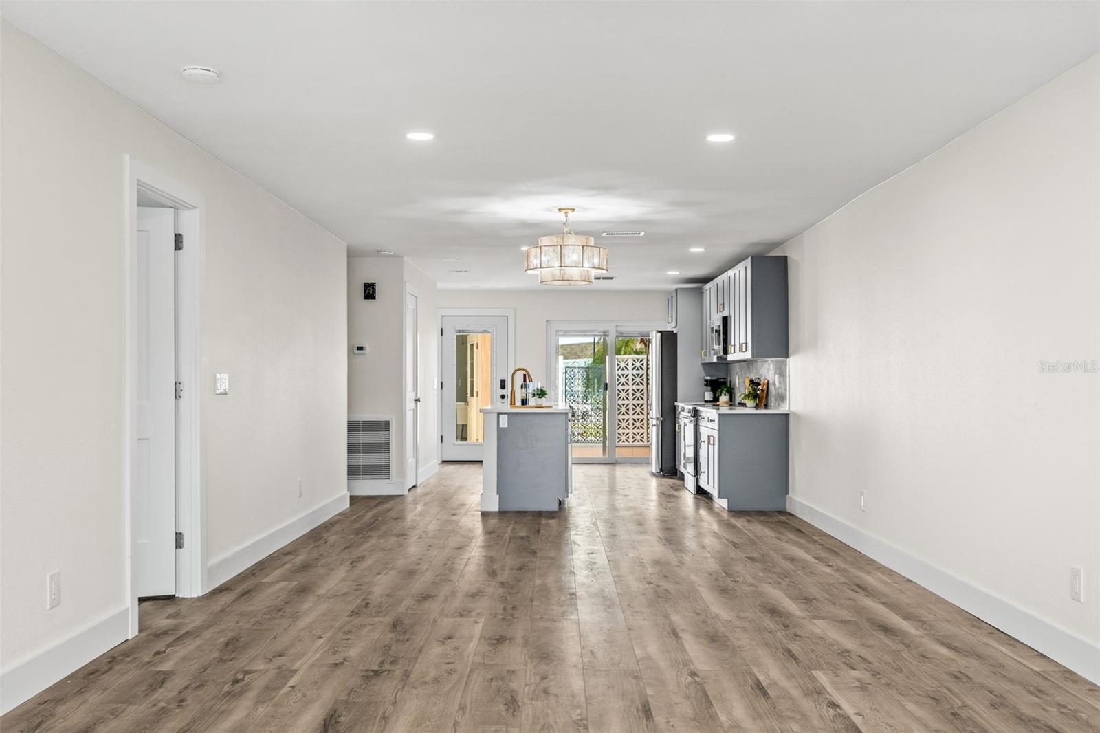 Listing photo id 16 for 651 Boca Ciega Point Boulevard S