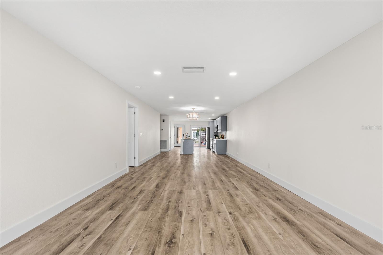 Listing photo id 17 for 651 Boca Ciega Point Boulevard S