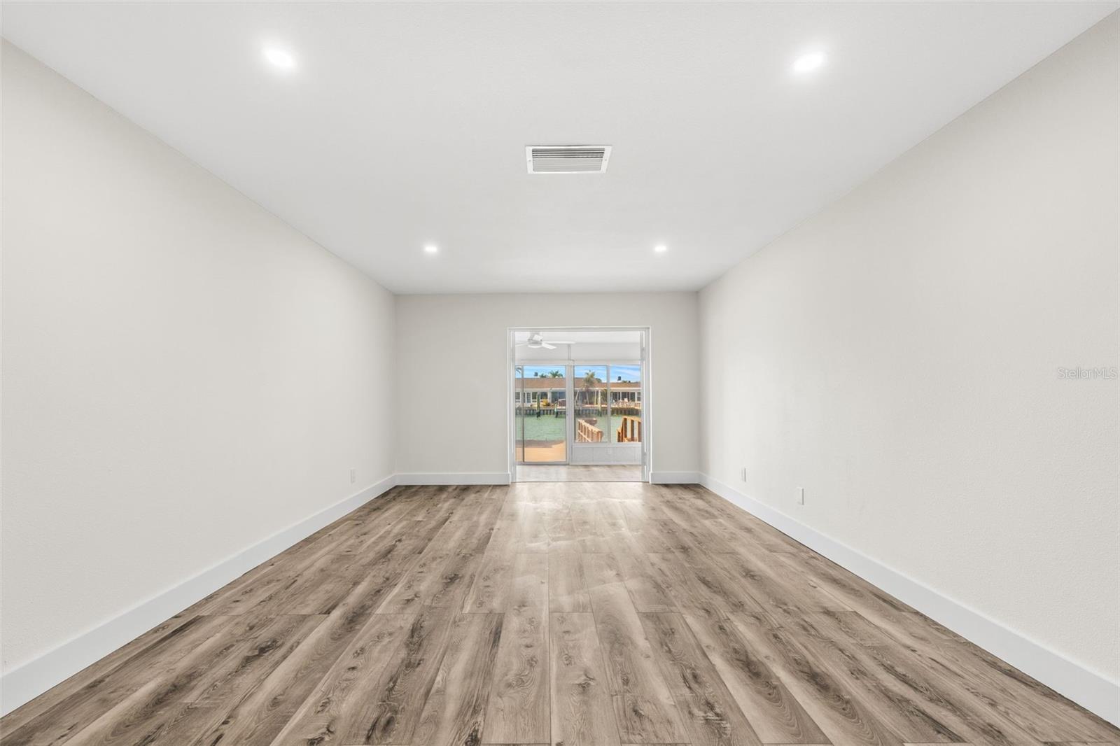 Listing photo id 20 for 651 Boca Ciega Point Boulevard S