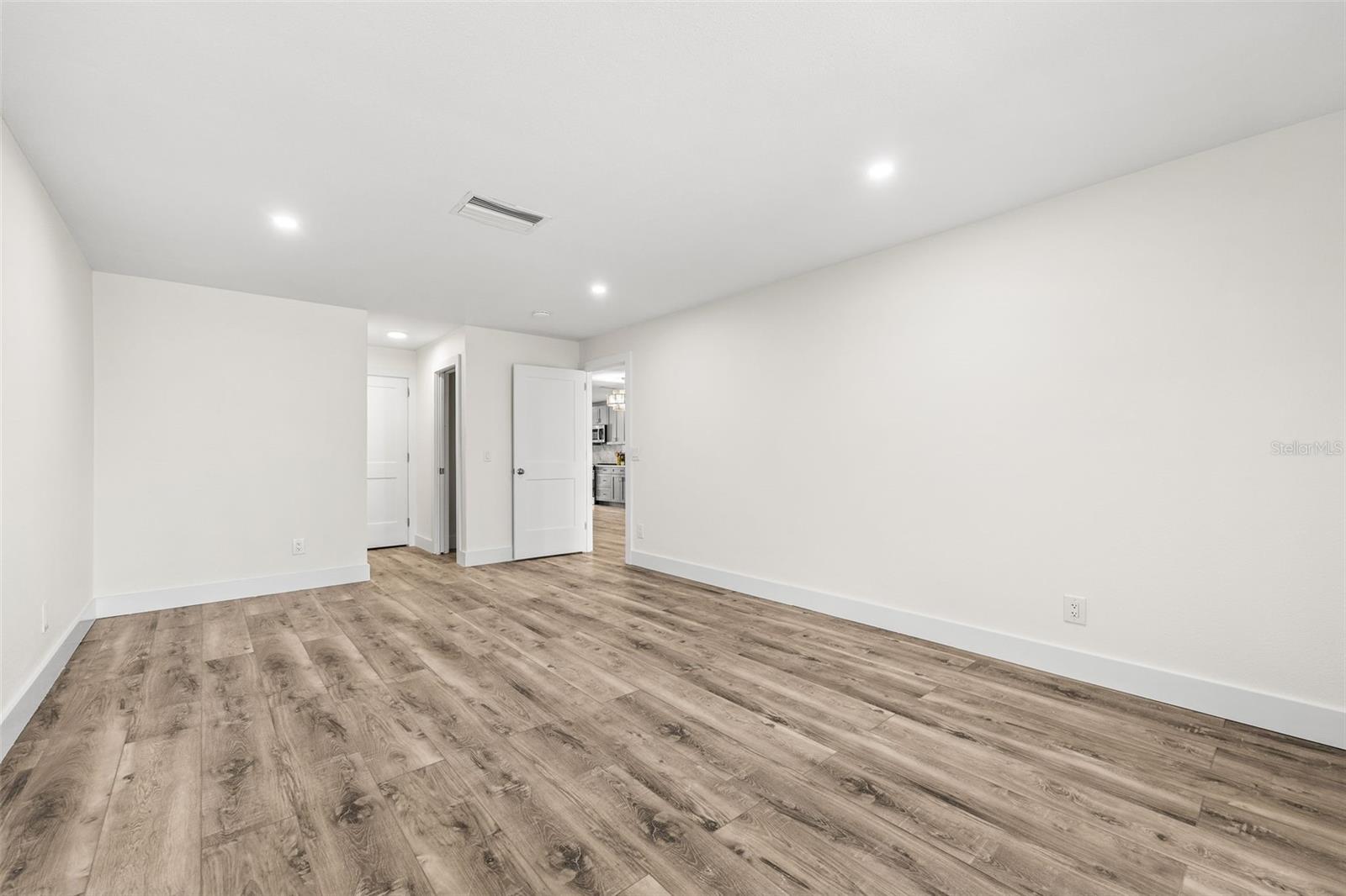 Listing photo id 23 for 651 Boca Ciega Point Boulevard S