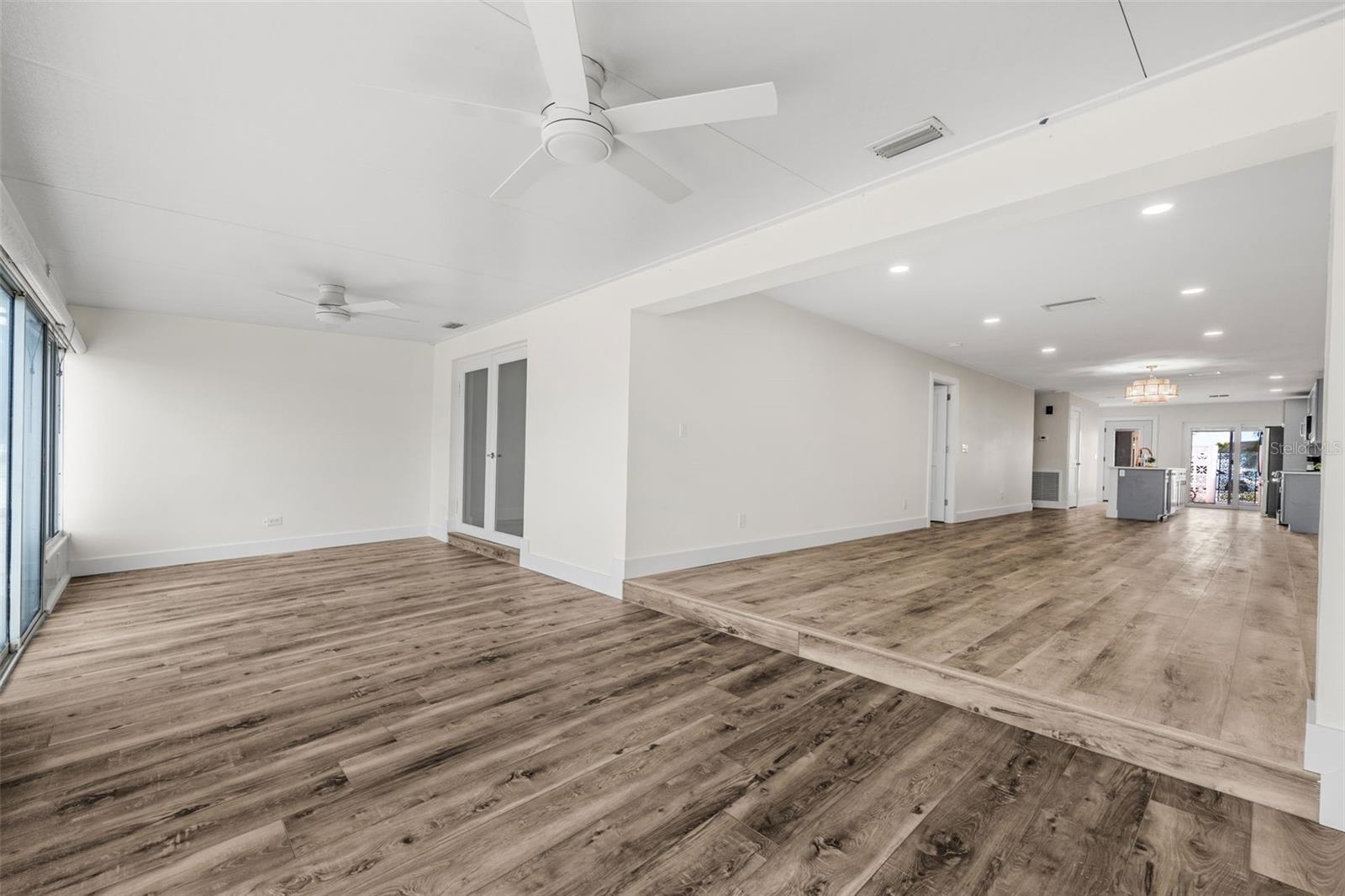 Listing photo id 29 for 651 Boca Ciega Point Boulevard S