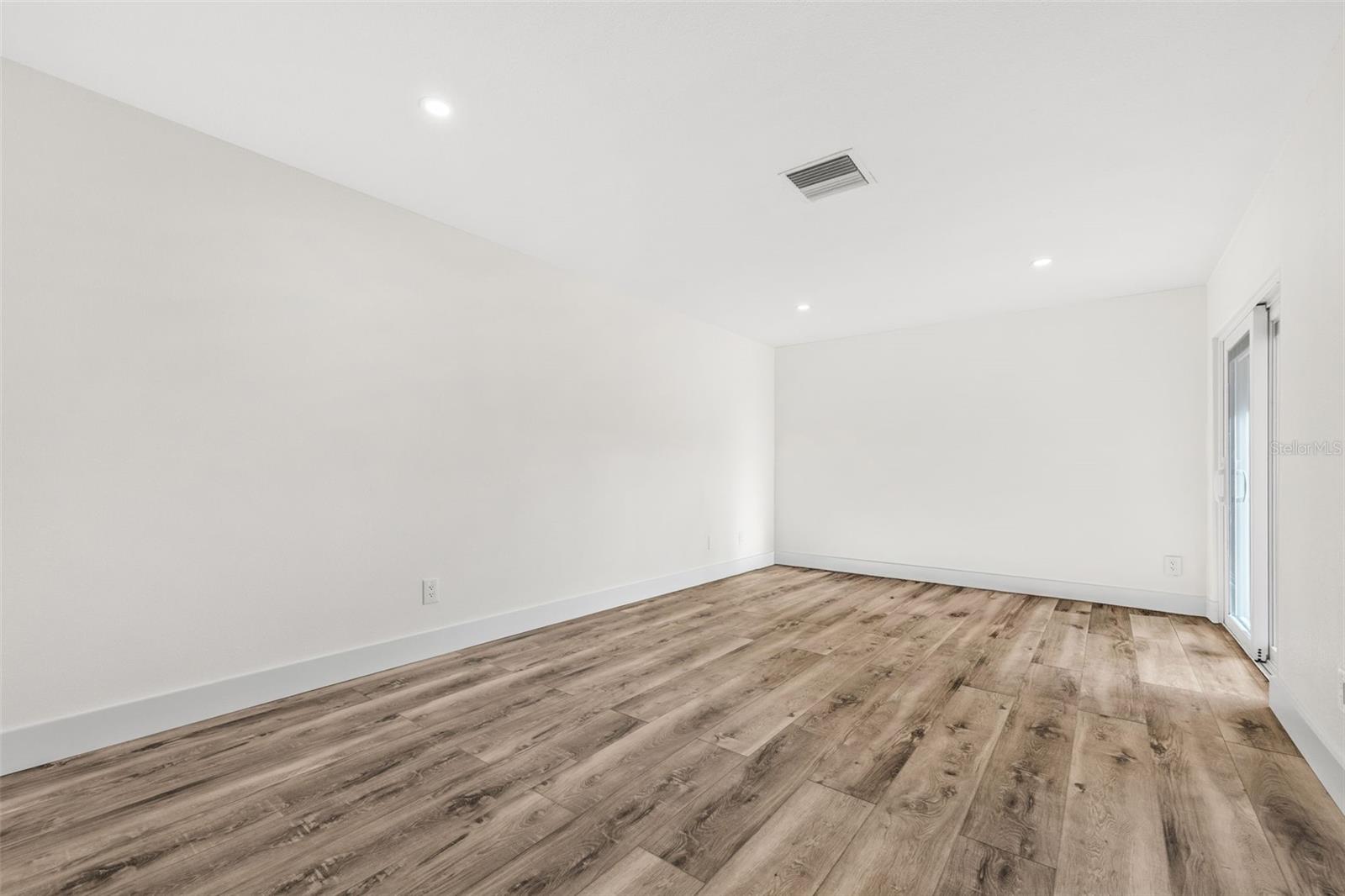 Listing photo id 32 for 651 Boca Ciega Point Boulevard S