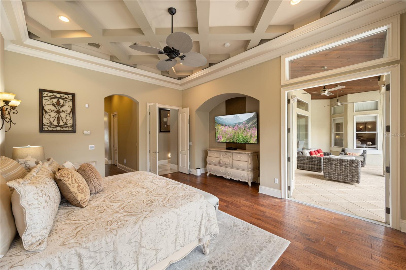 Image 14 of 52 For 9729 Lake Hugh Drive