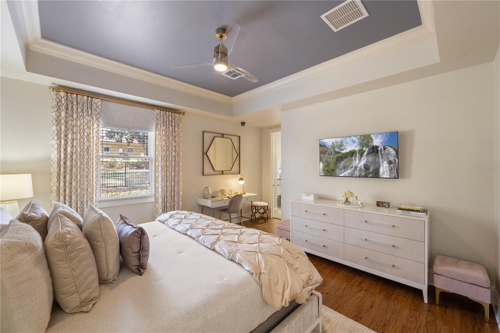 Image 22 of 52 For 9729 Lake Hugh Drive