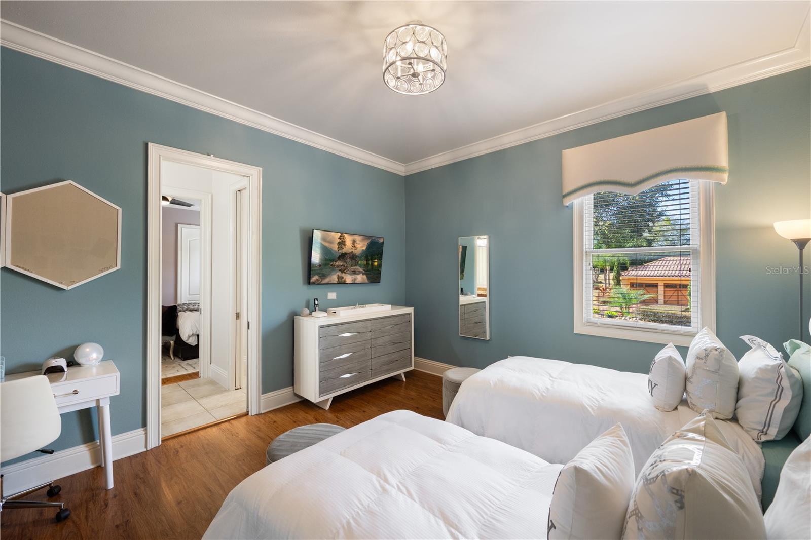 Image 27 of 52 For 9729 Lake Hugh Drive