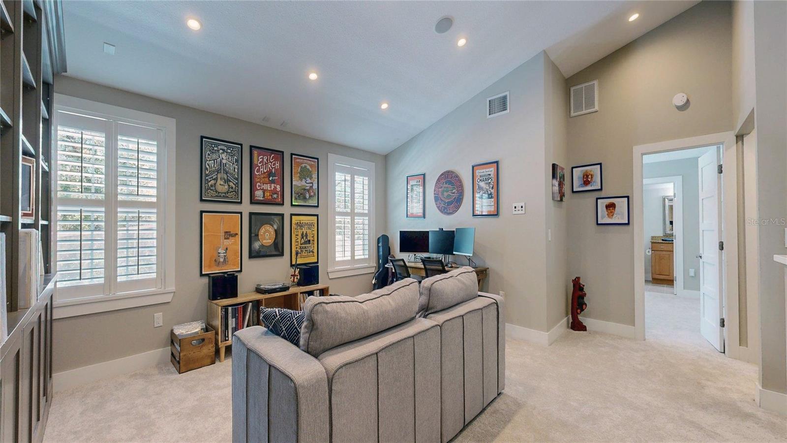 Image 18 of 98 For 1625 Down Lake Drive