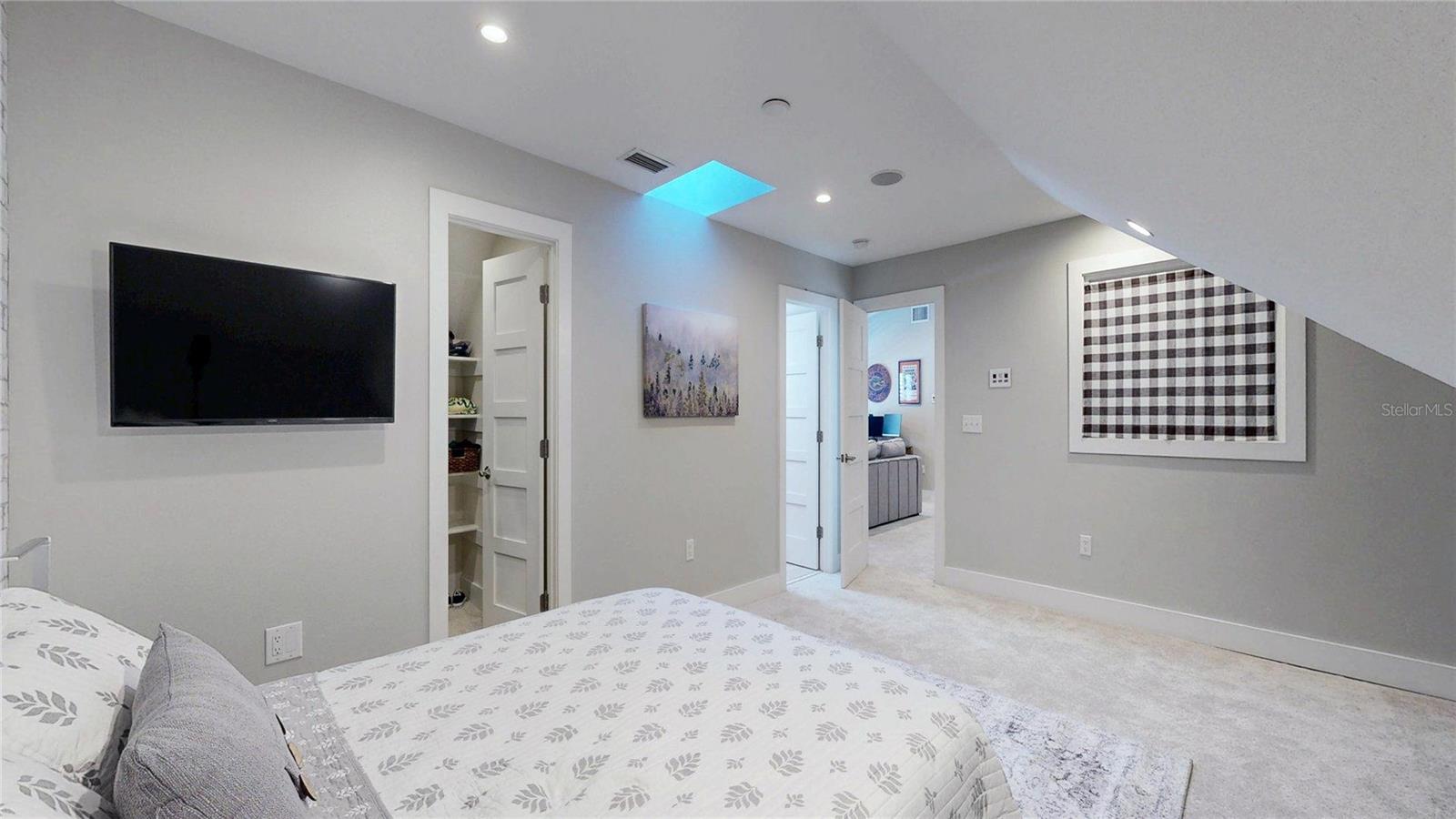 Image 57 of 98 For 1625 Down Lake Drive