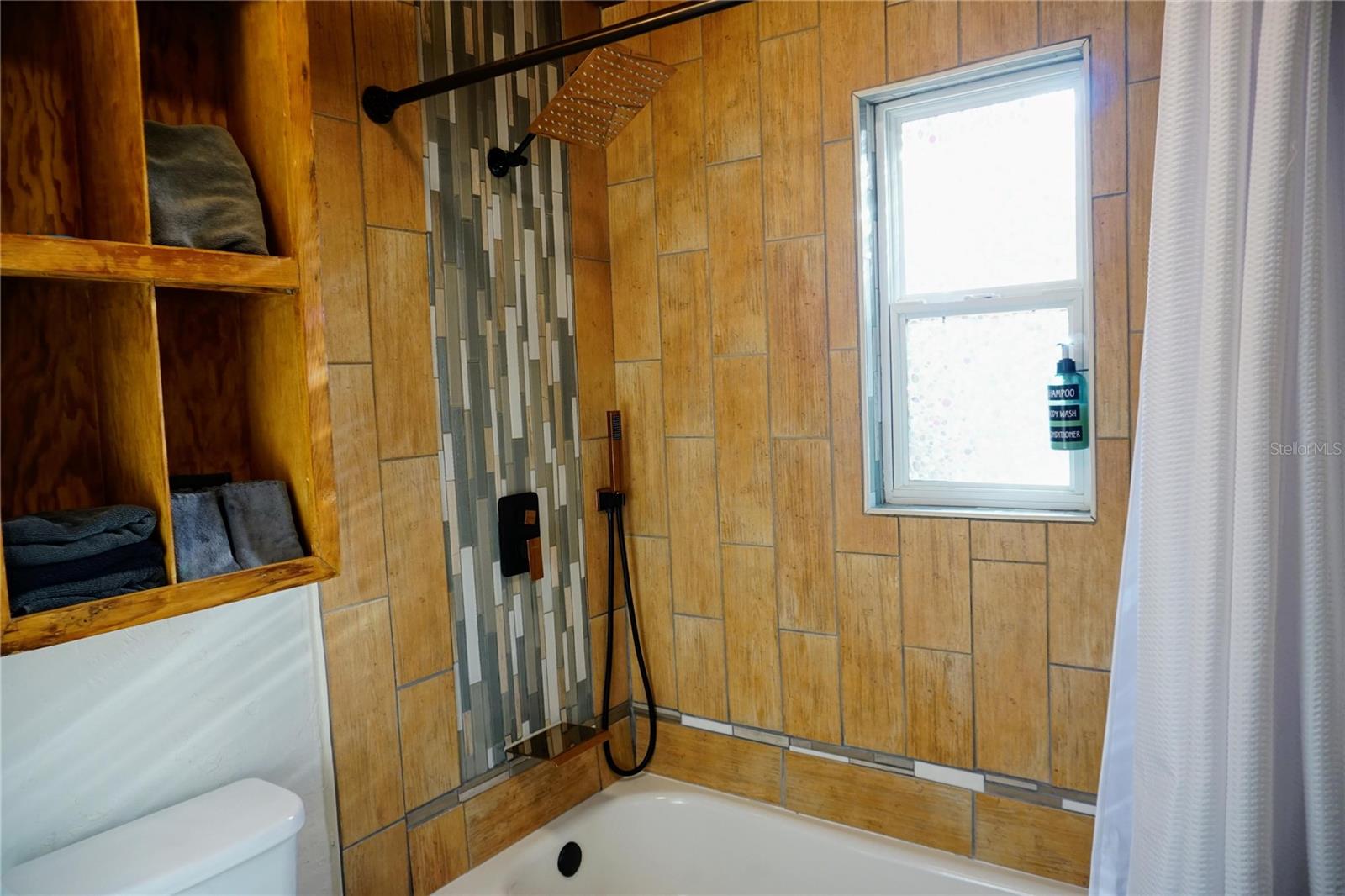 Image 22 of 46 For 6880 Channel Drive