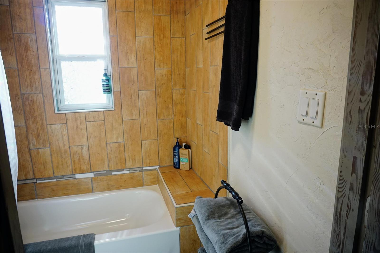 Image 23 of 46 For 6880 Channel Drive