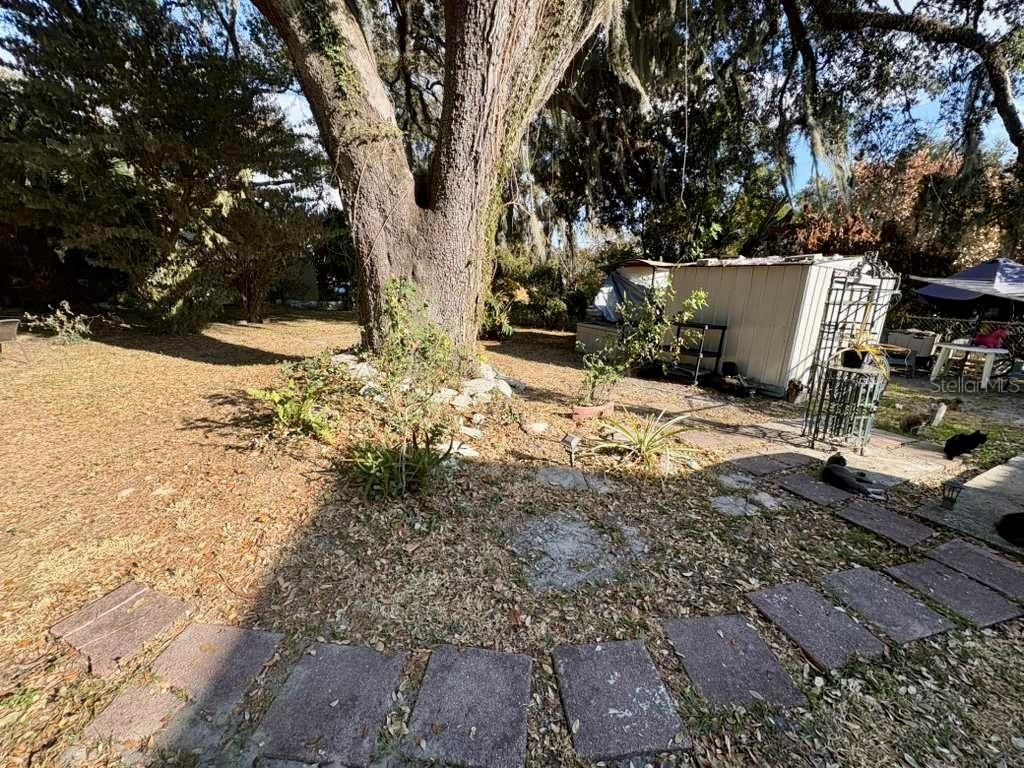 Image 10 of 11 For 1225 Carson Avenue