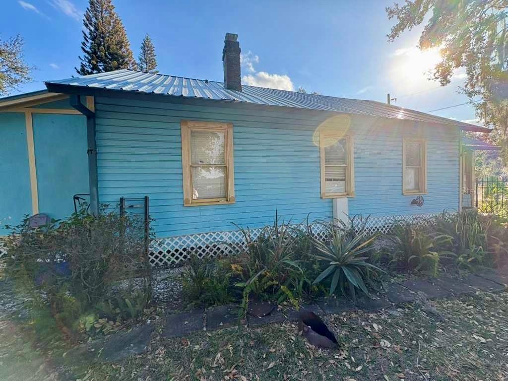 Image 3 of 11 For 1225 Carson Avenue