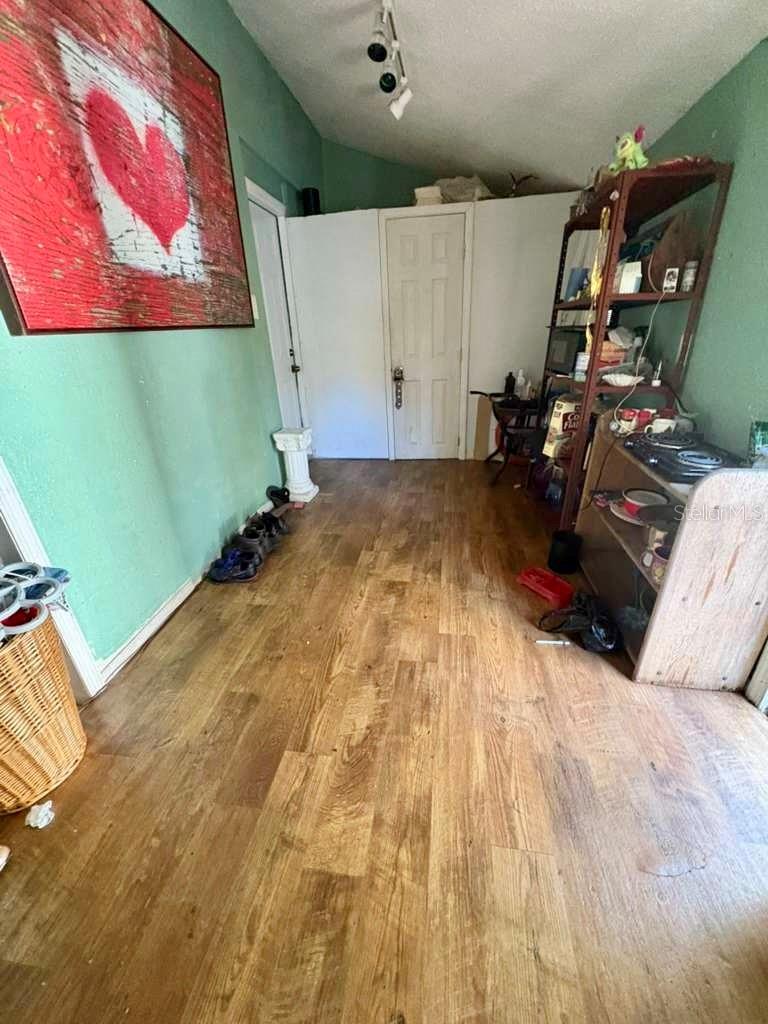 Image 4 of 11 For 1225 Carson Avenue