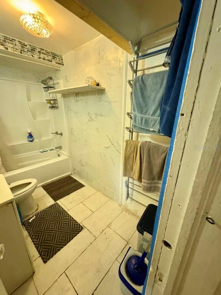 Image 7 of 11 For 1225 Carson Avenue