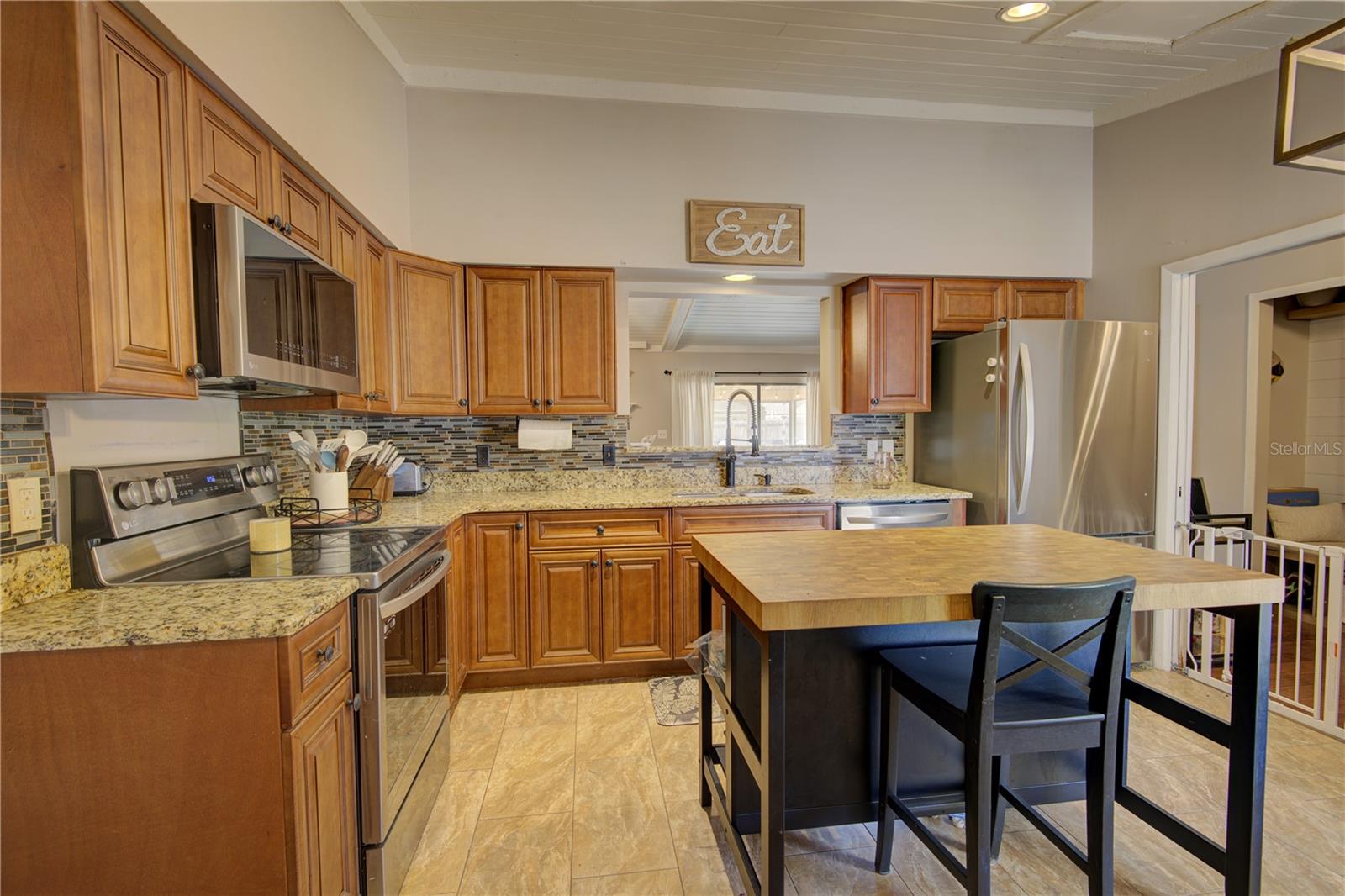 Image 10 of 41 For 413 Willowbrook Lane