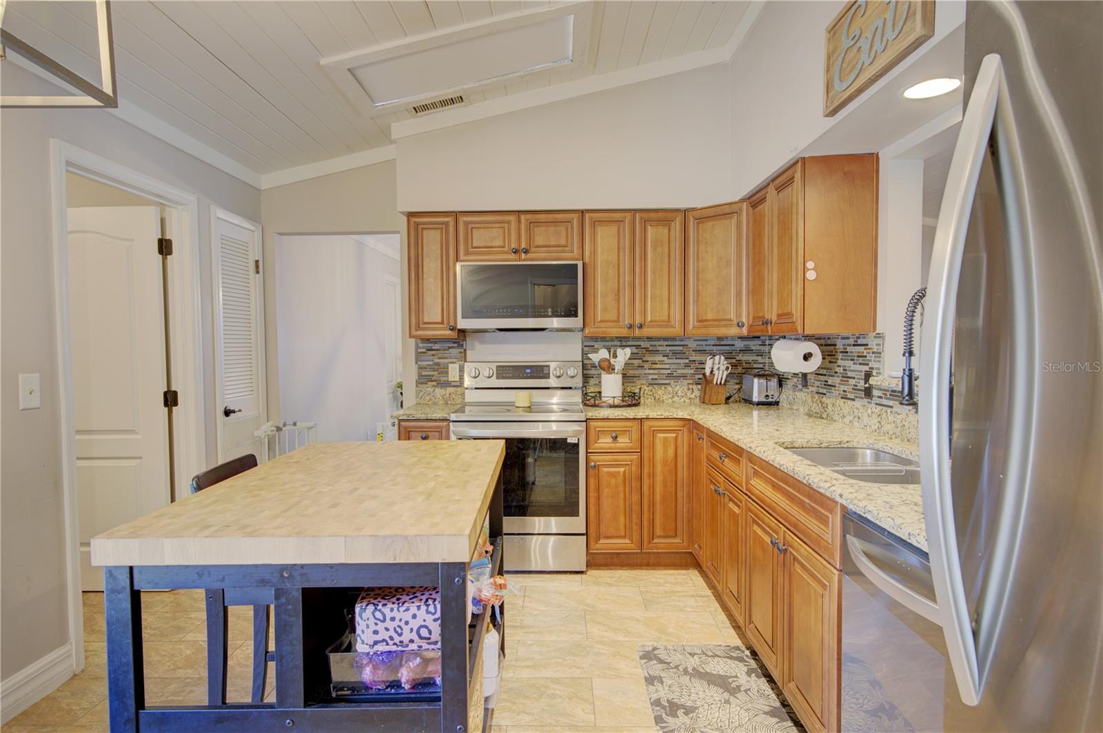 Image 15 of 41 For 413 Willowbrook Lane