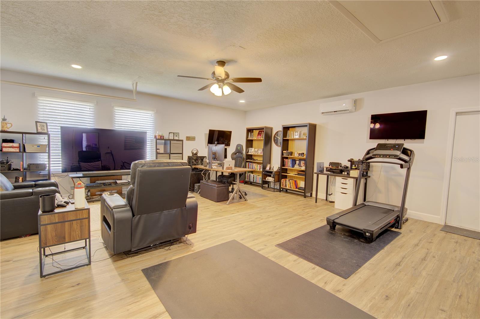 Image 16 of 41 For 413 Willowbrook Lane