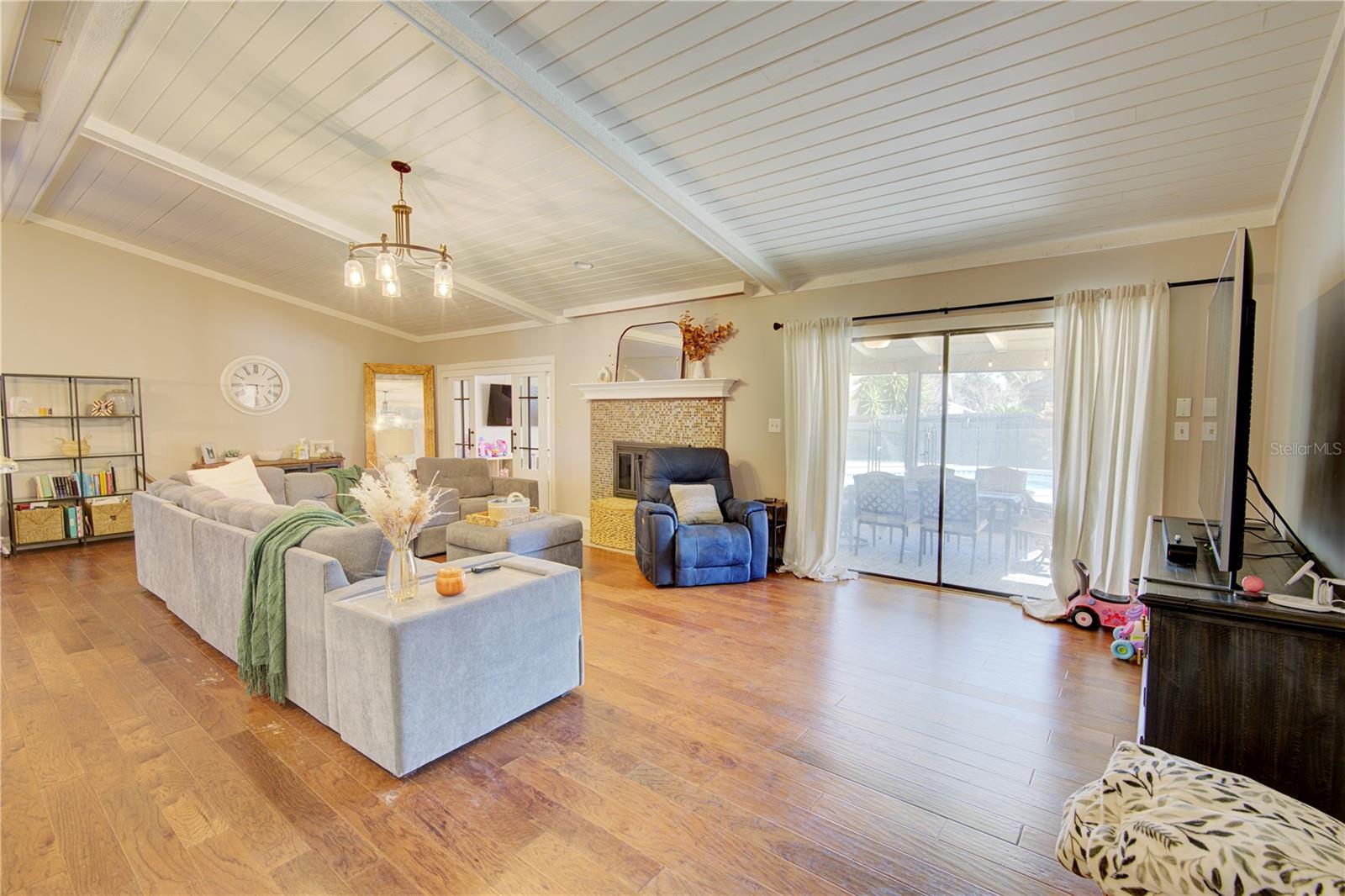 Image 3 of 41 For 413 Willowbrook Lane