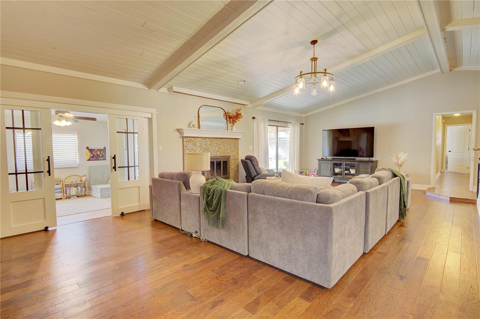 Image 4 of 41 For 413 Willowbrook Lane