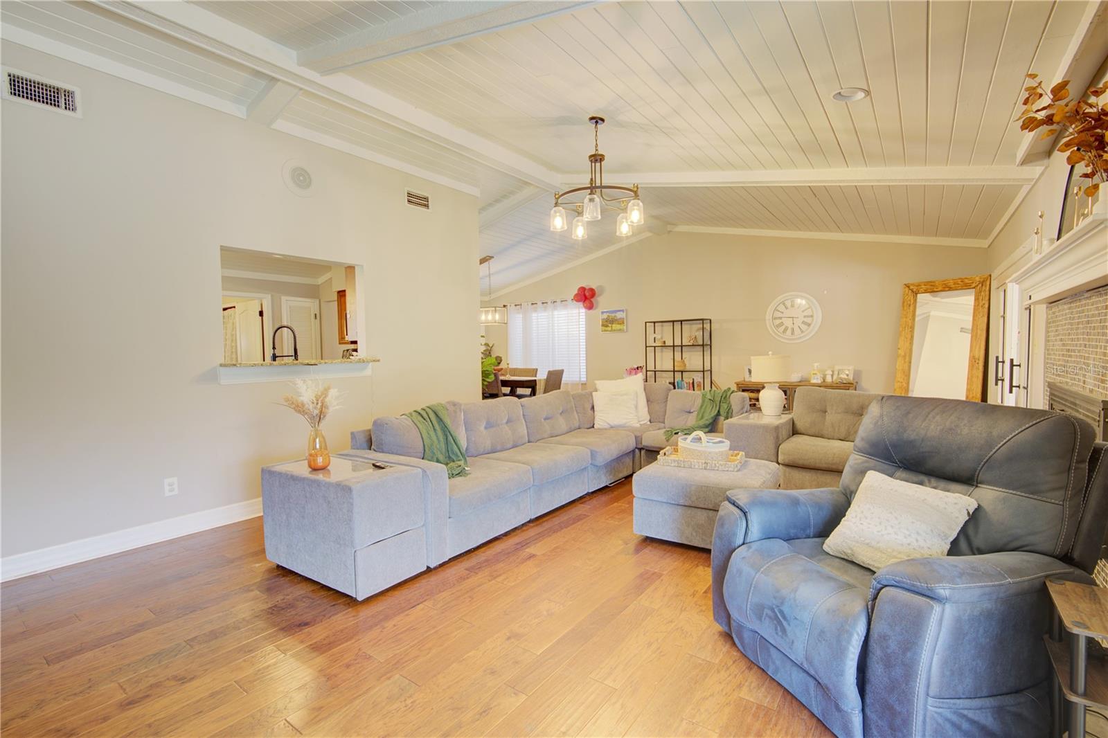 Image 6 of 41 For 413 Willowbrook Lane