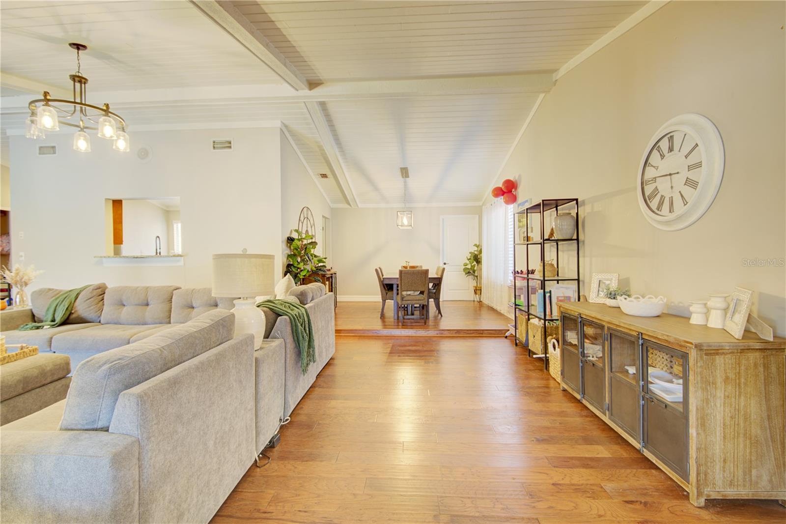 Image 7 of 41 For 413 Willowbrook Lane