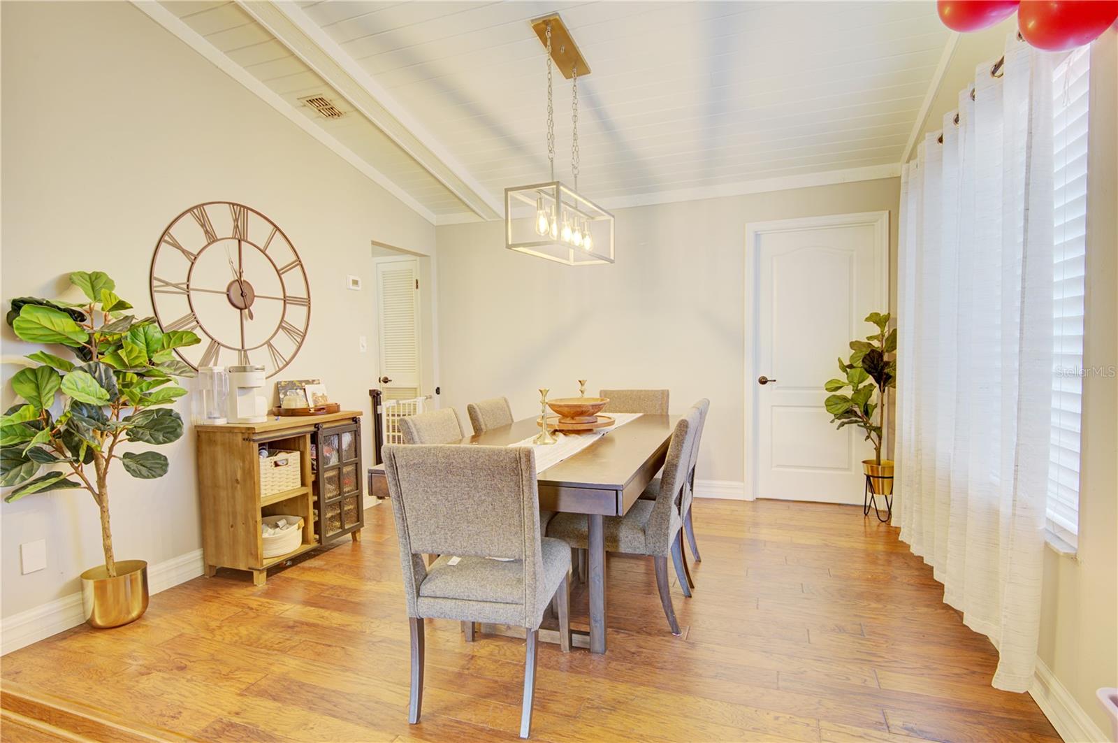 Image 8 of 41 For 413 Willowbrook Lane