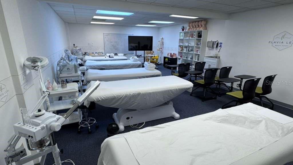 Image 5 of 14 For 7600 Southland Boulevard 102