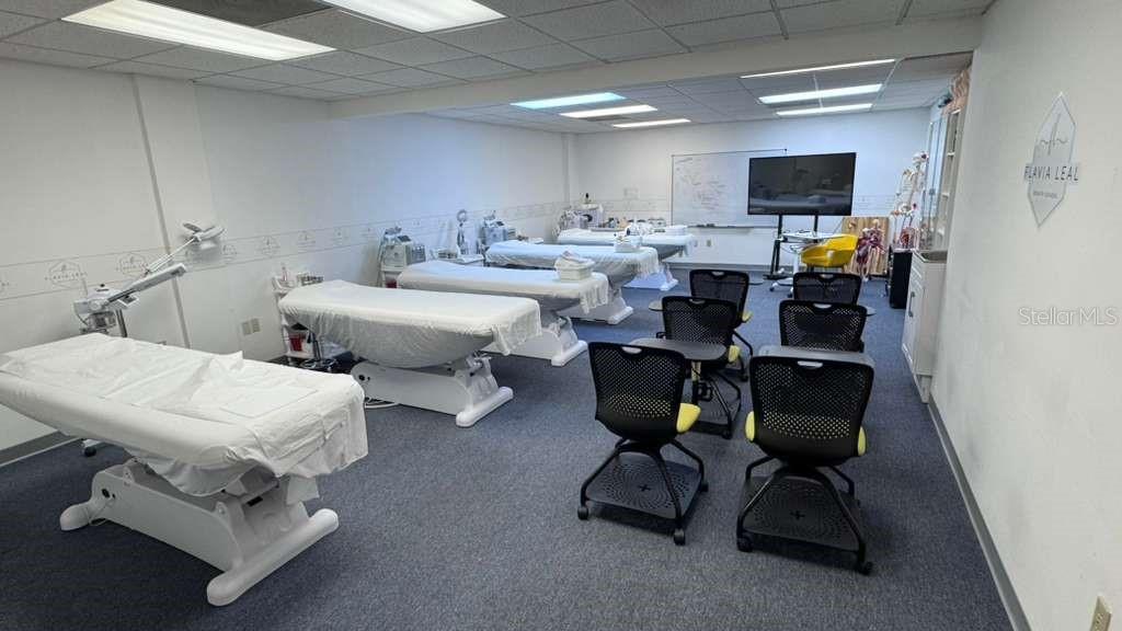 Image 6 of 14 For 7600 Southland Boulevard 102