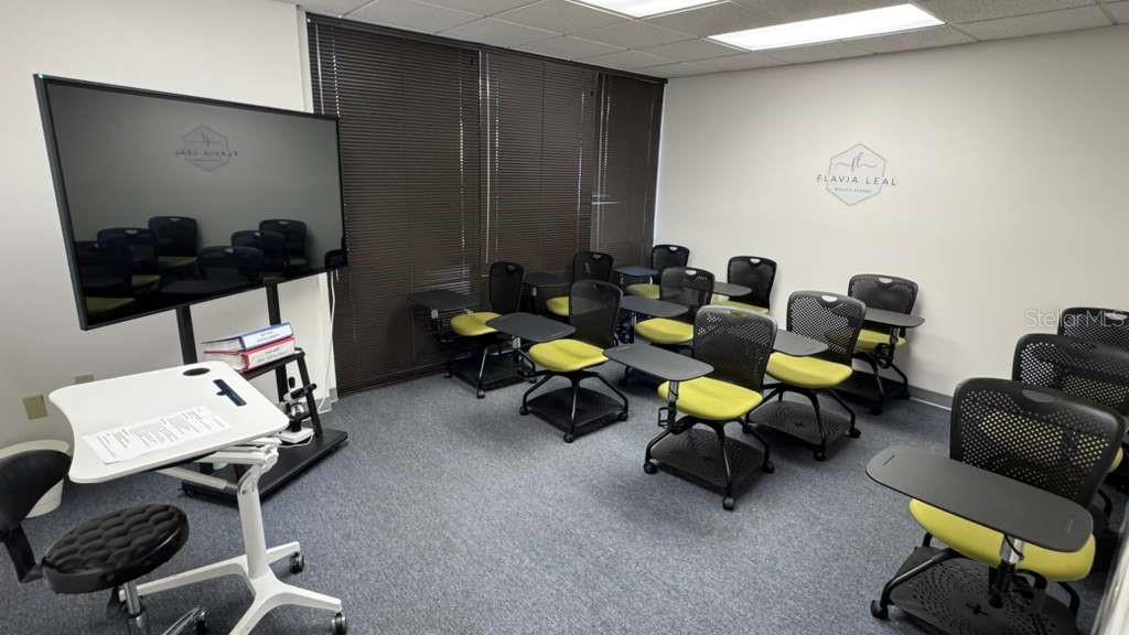 Image 9 of 14 For 7600 Southland Boulevard 102