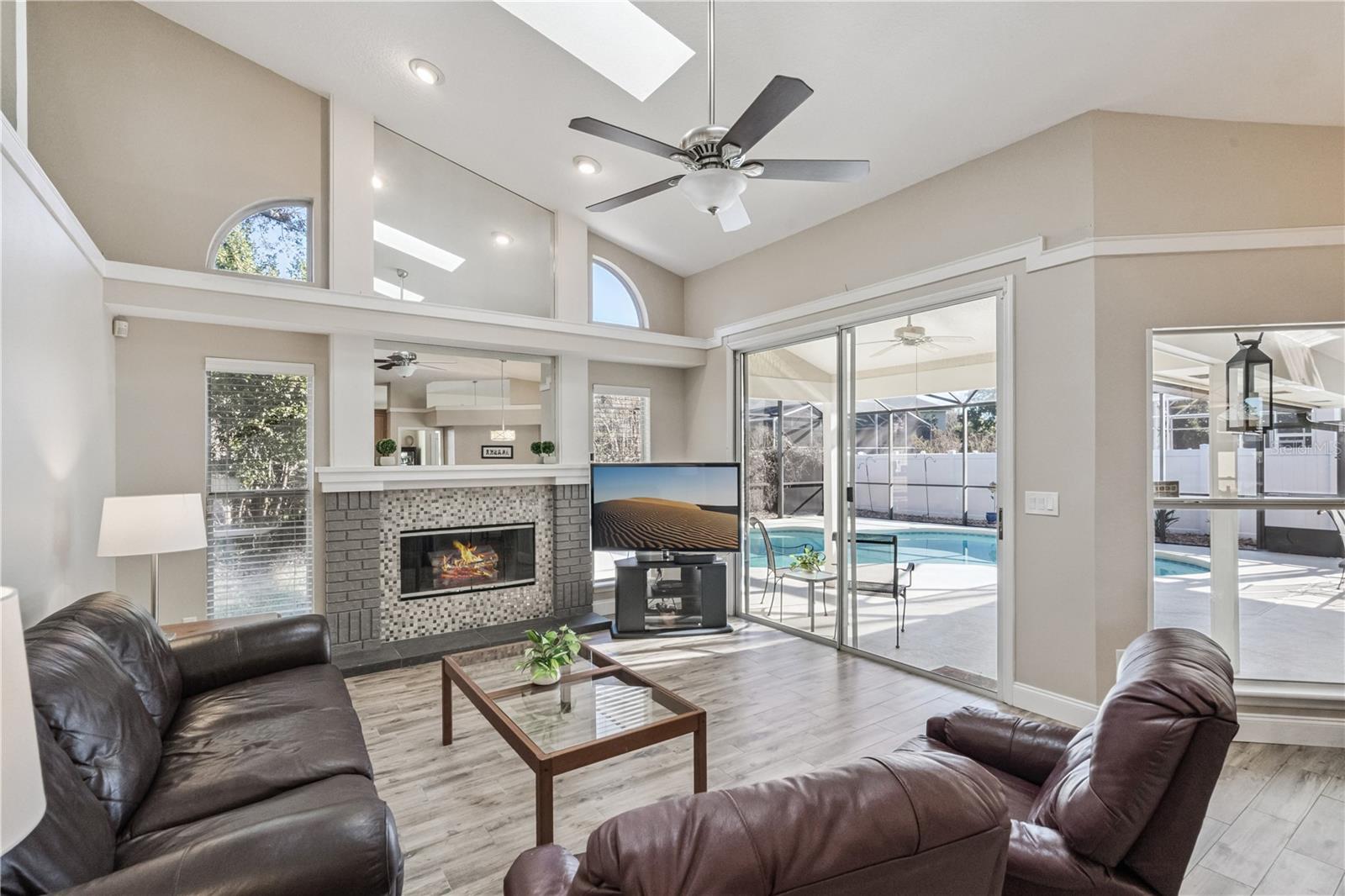 Image 15 of 61 For 1566 Carrington Avenue