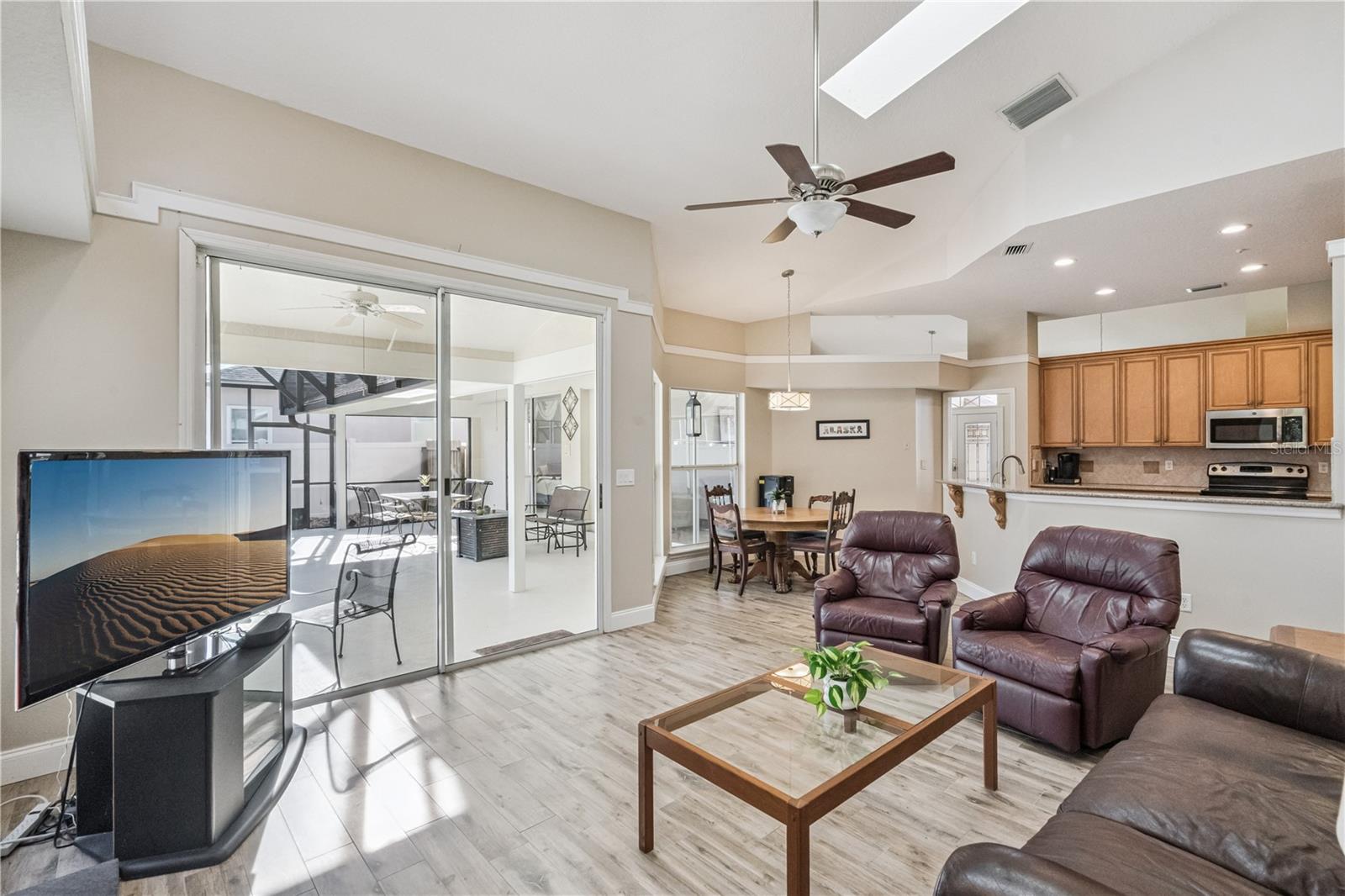 Image 16 of 61 For 1566 Carrington Avenue