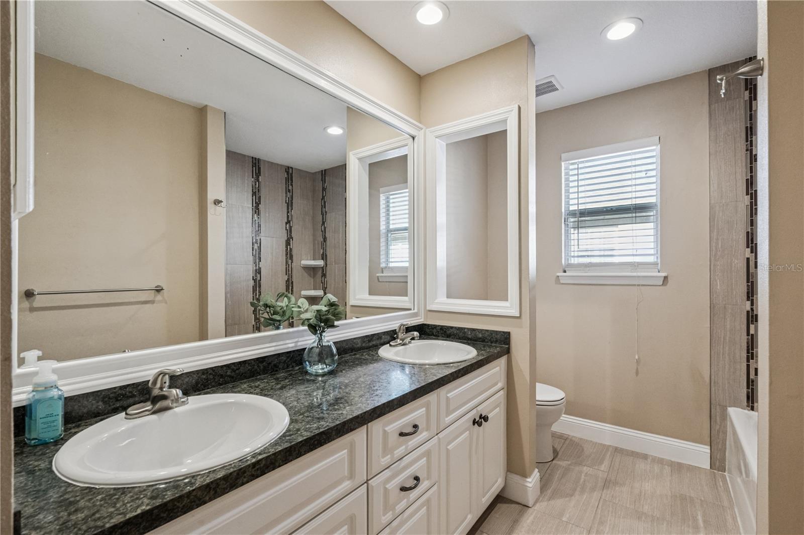 Image 29 of 61 For 1566 Carrington Avenue