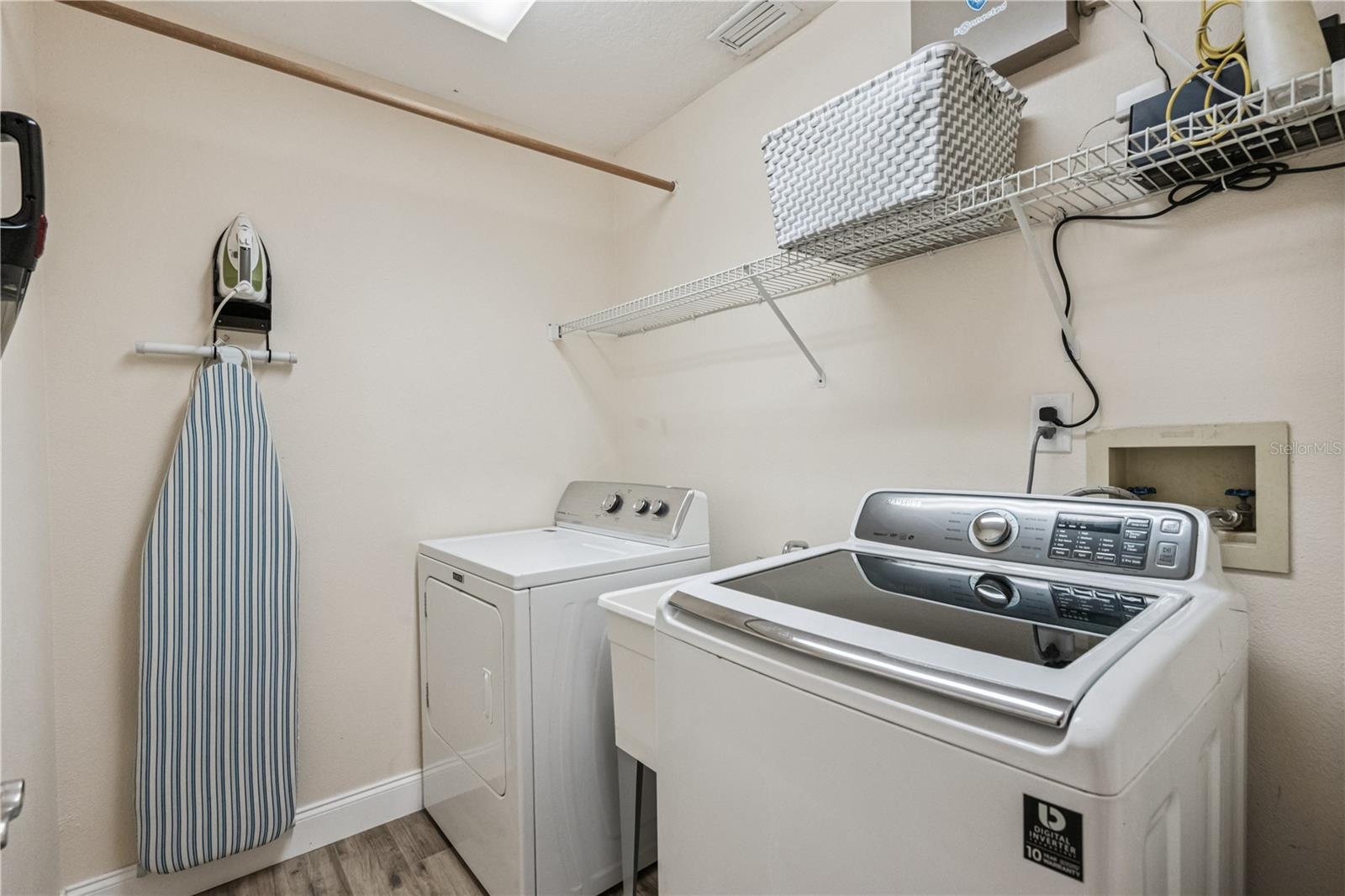 Image 34 of 61 For 1566 Carrington Avenue