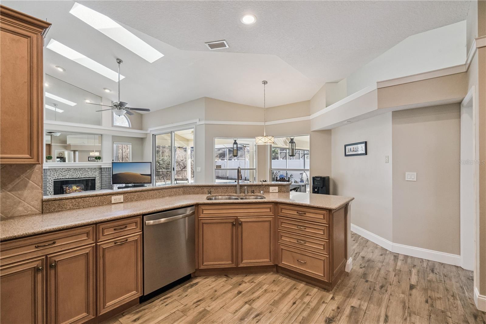 Image 9 of 61 For 1566 Carrington Avenue