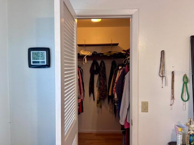 Image 24 of 29 For 370 Windmeadows Street 370