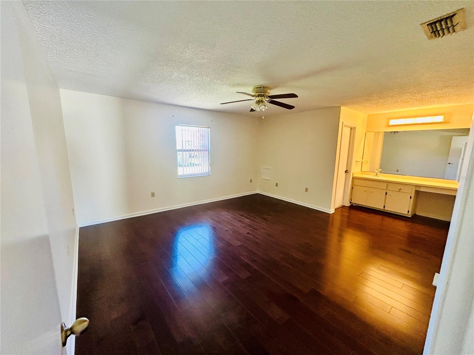 Image 19 of 52 For 3943 Lehman Court