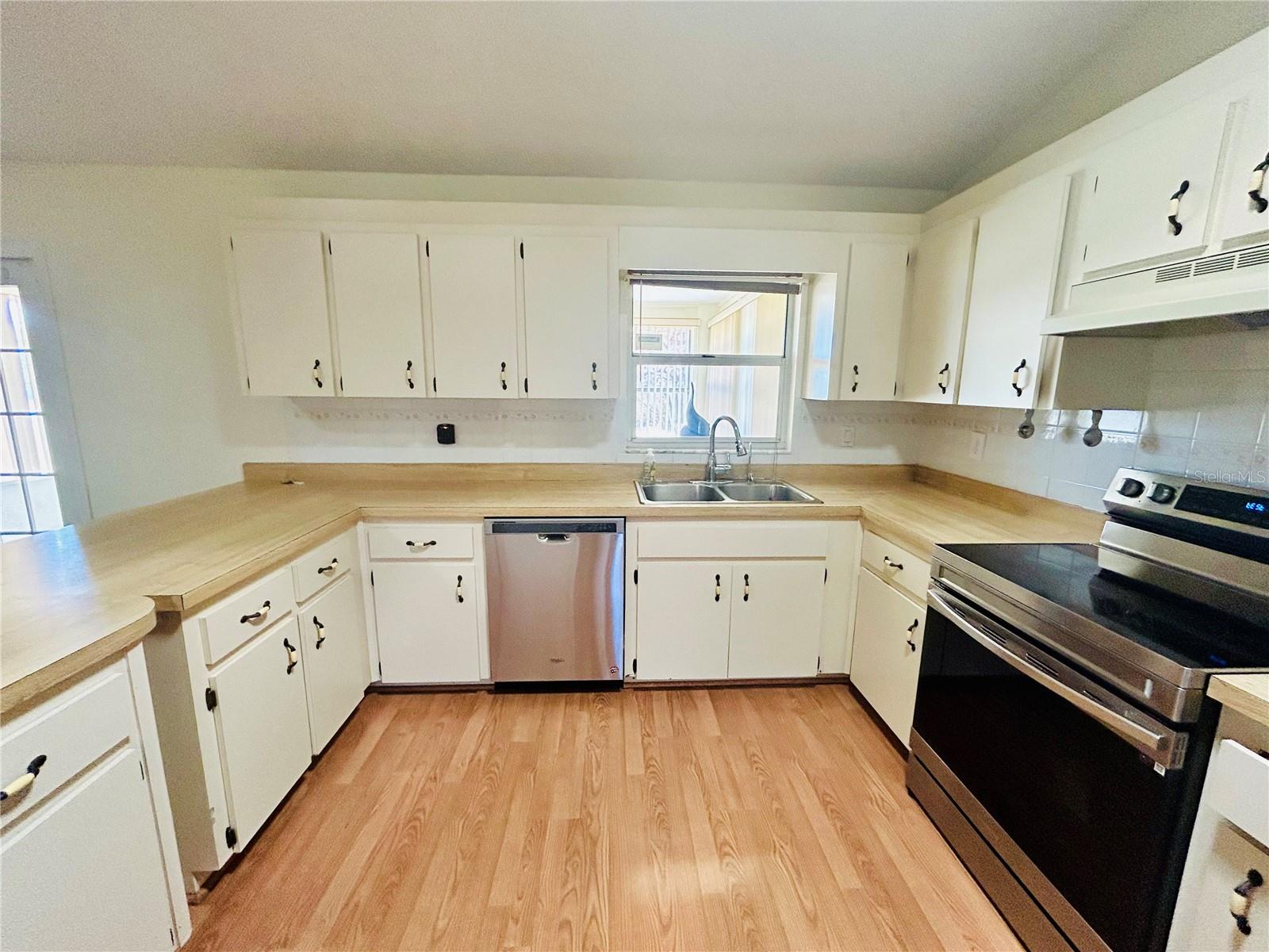 Image 4 of 52 For 3943 Lehman Court