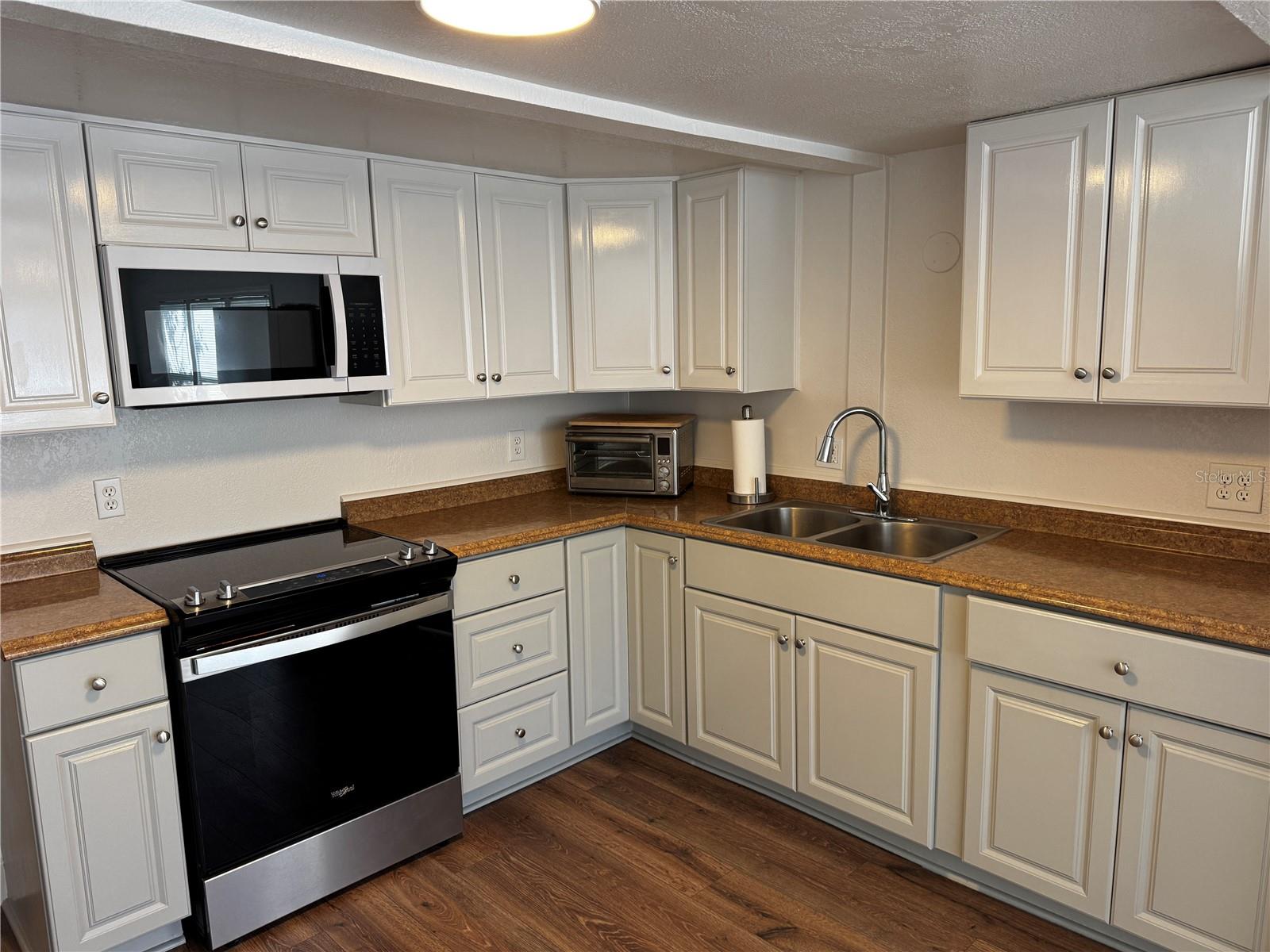 Image 3 of 7 For 102 Laureti Lane