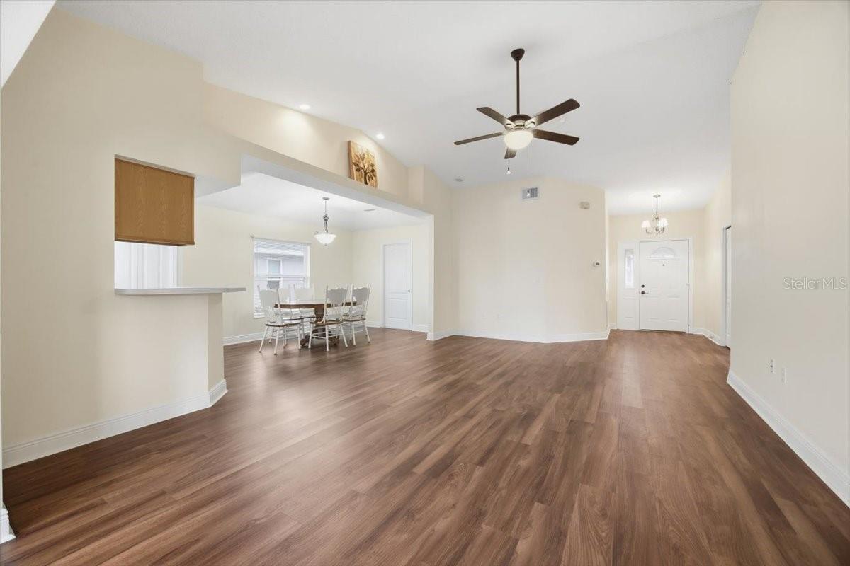 Image 5 of 44 For 627 Watercrest Drive