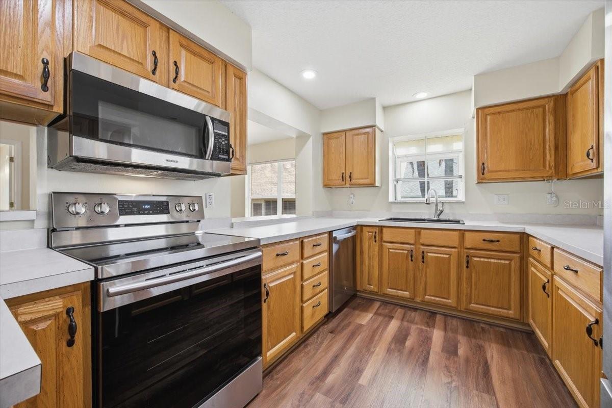 Image 6 of 44 For 627 Watercrest Drive