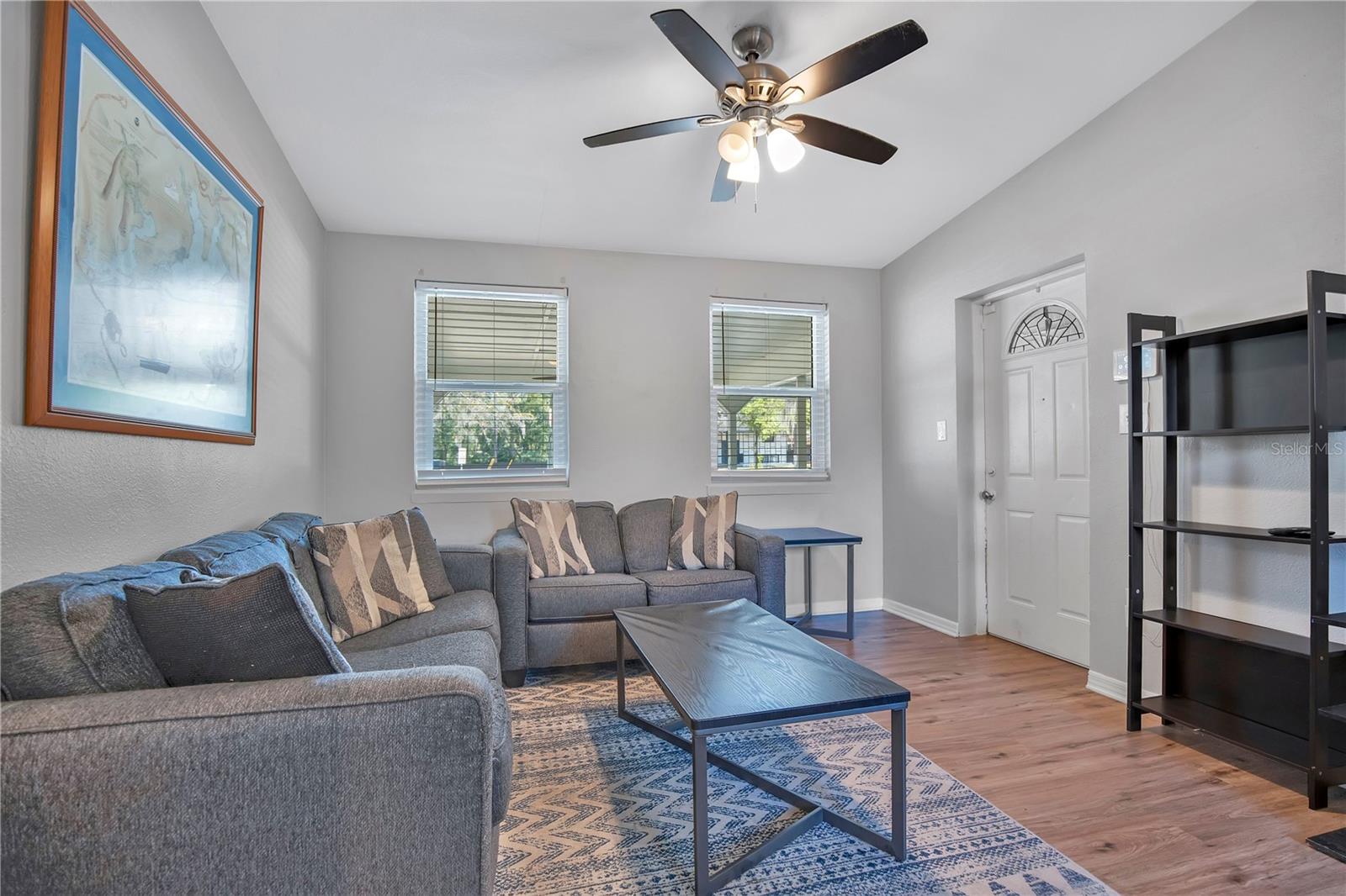 Image 3 of 32 For 5450 Rose Avenue