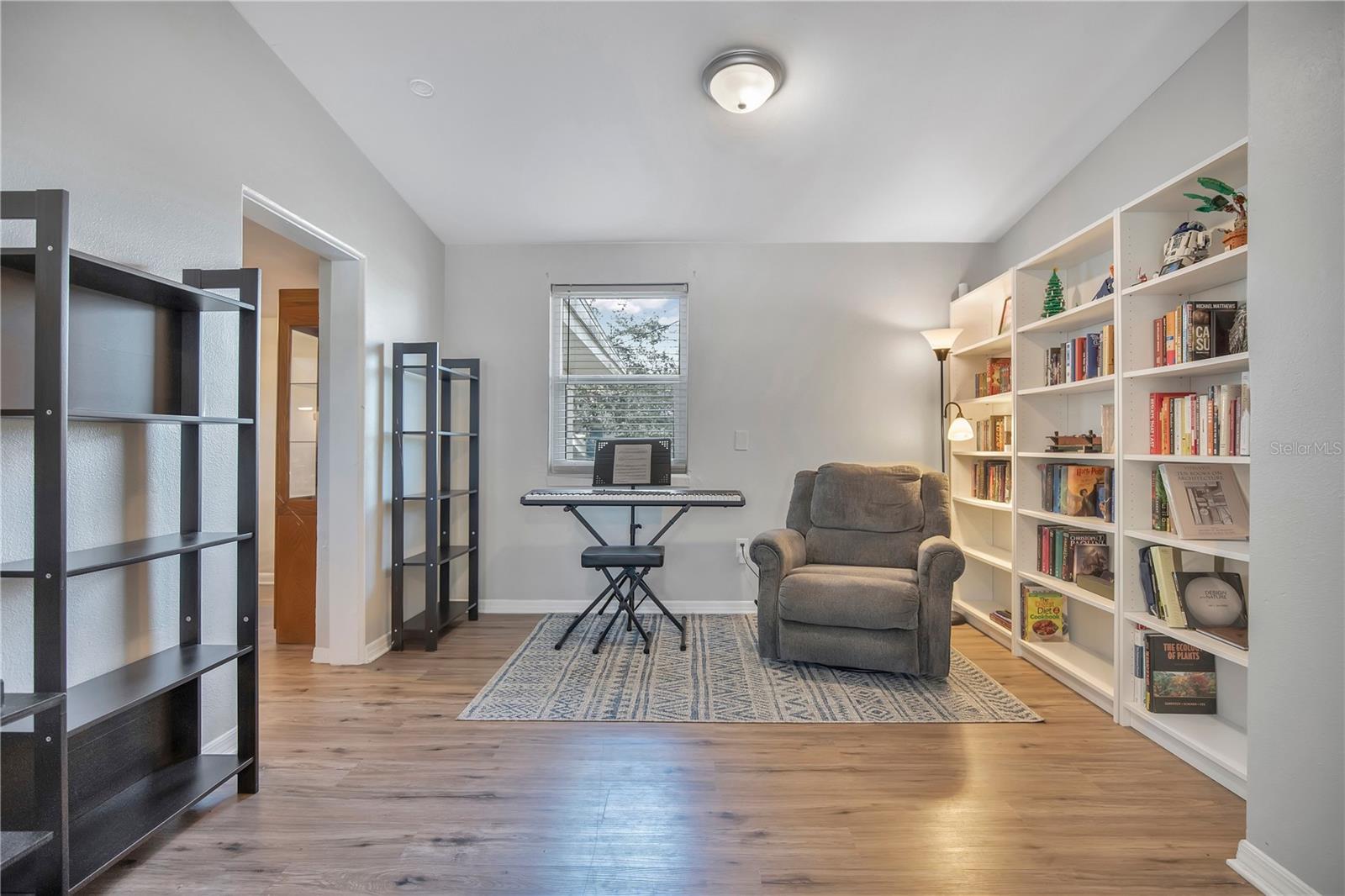 Image 4 of 32 For 5450 Rose Avenue